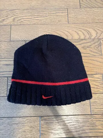 Nike 니트 모자 블랙/빨간색 리브