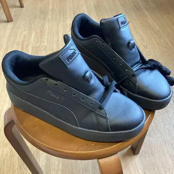 PUMA 블랙 스니커즈