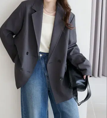 쌀쌀한 지금에 더블 테일러드 재킷