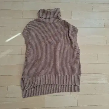 ZARA 베이지 터틀넥 니트 L-XL