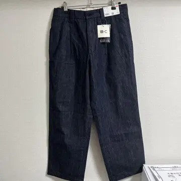 UNIQLO 턱 스트레이트 데님 팬츠