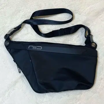 NIID FINO IV 니드 F4 바디백 슬링백