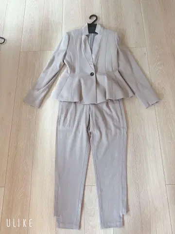 루일 에 부티크 베이지 테일러드 자켓 수트 셋업