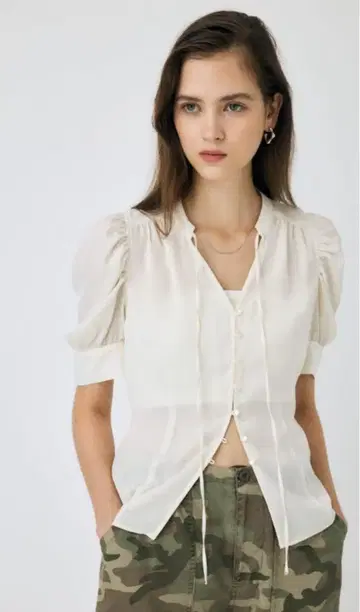 MOUSSY 화이트 반팔 셔츠