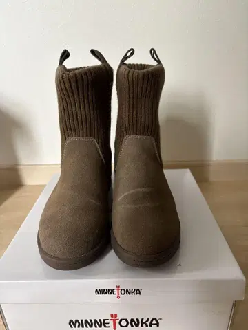 MINNETONKA 브라운 스웨이드 부츠