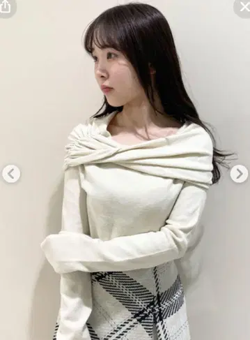 스나이델 오프숄더 니트 풀오버 아이보리 오프숄더 긴팔 니트