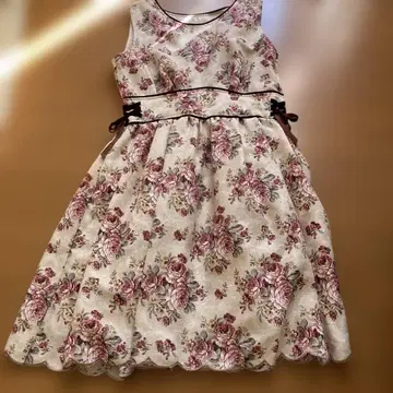 axes femme 플라워 프린트 슬리브리스 원피스