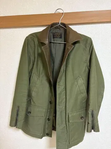 올리브 그린 밀리터리 자켓
