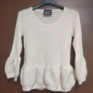 가격 협상 가능, 가격 인하된 MOSCHINO 리브 긴팔 스웨터