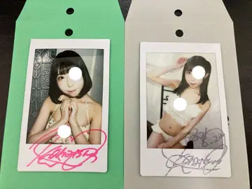 앳홈카페 코나츠 솔로 폴라로이드 2장 세트 사인 있음