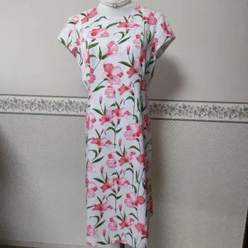 마담 조콘다 꽃무늬 반팔 무릎 기장 원피스