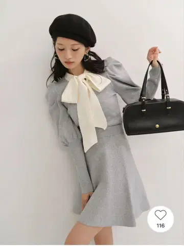 릴리 브라운 보타이 니트 셋업