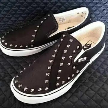 새상품 사이즈 지정 VANS 스터드 커스텀 슬립온 스니커즈