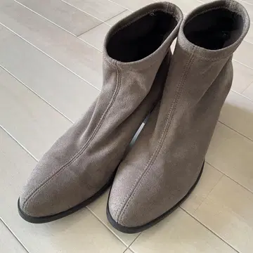 그레이 스웨이드 숏부츠 약 7cm 힐