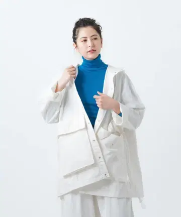 화이트 후드 부착 마운틴 파카