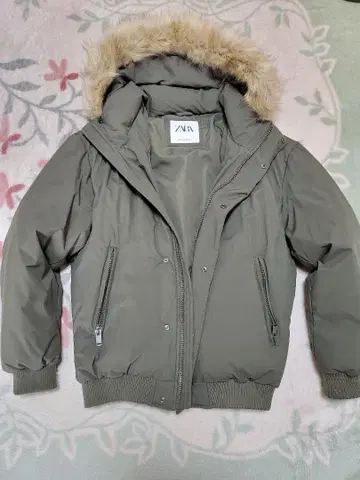 ZARA 올리브 그린 다운 자켓 M 사이즈