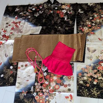 후리소데 기모노 꽃무늬 나비 패턴 실크
