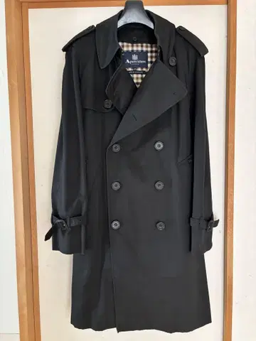 영국제 Aquascutum 블랙 트렌치코트 36