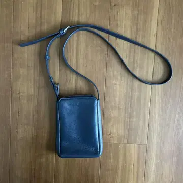 네이비 가죽 스마트폰 숄더백
