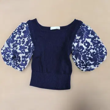 Lily Brown 네이비 퍼프 슬리브 니트