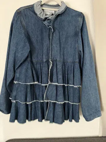HOLIDAY DENIM RUFFLE RUFFLE SHIRT