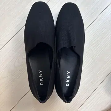 DKNY 블랙 슬립온