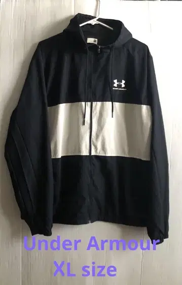 언더아머 윈드브레이커 XL 블랙 화이트