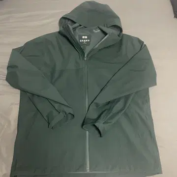 UNIQLO 올리브 블록테크 마운틴 파카 XL