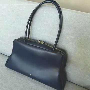 TOV 네이비 가죽 핸드백