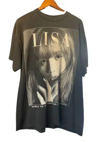 LISA BLACKPINK T셔츠 다크 그레이