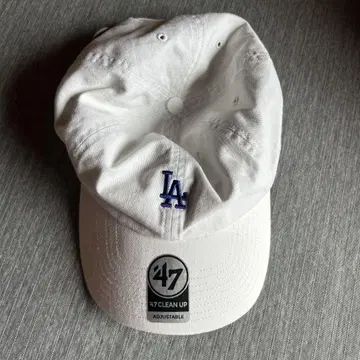 47 LA 로고 자수 화이트 캡