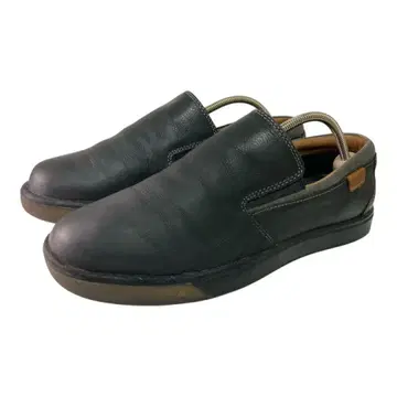 KEEN 블랙 가죽 슬립온