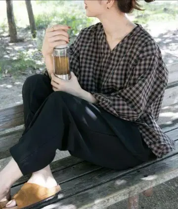 어반 리서치 도어스 다크 깅엄 체크 플레어 블라우스
