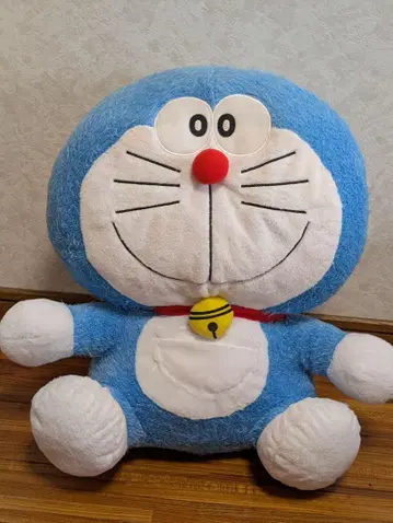 커다란 도라에몽 봉제 인형