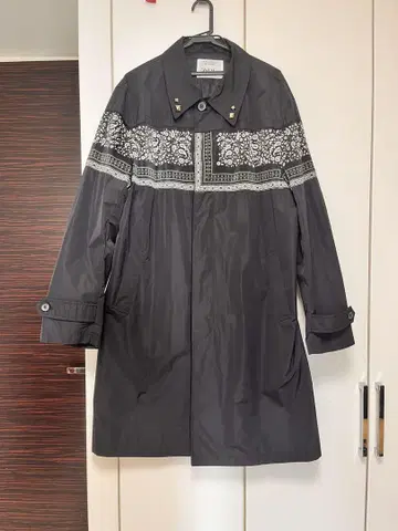 ZARA 자라 꽃무늬 프린트 나일론 코트 블랙
