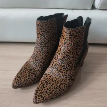 콜한 레오파드 무늬 송치 부티 지퍼 달린 24.5cm