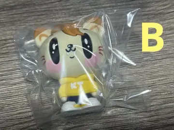B. 카타요세 료타 고양이 미니 피규어