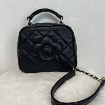 MARY QUANT 스퀘어 퀼트 데이지 패치 2WAY 숄더 가죽