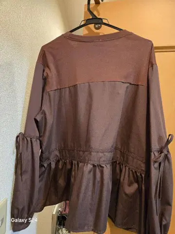브라운 프릴 긴팔 튜닉