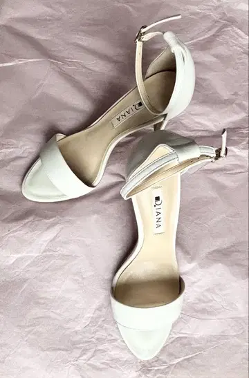 DIANA 화이트 하이힐 샌들 23cm