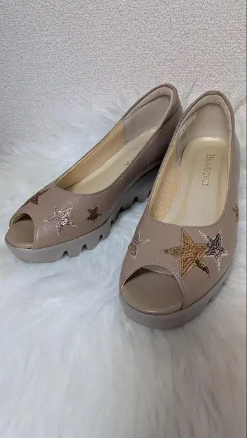 힐즈아베뉴 22cm 펌프스 오픈토 별 베이지 브라운