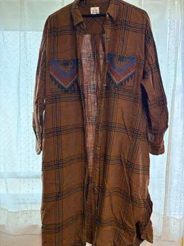 티티카카 브라운 체크 무늬 롱 셔츠 원피스