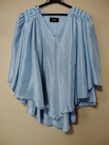 [ G.V.G.V. ] 스터드 장식 플레어 슬리브 실크 100%