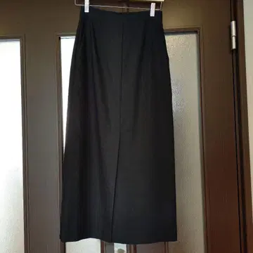 흑먹색 타이트 롱 스커트
