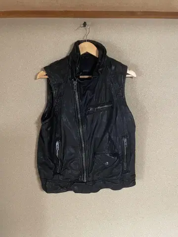 자라 가죽 베스트