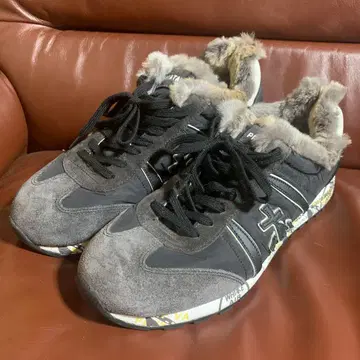 새상품급 프리미어 VAR.2623 퍼 포함 스니커즈 블랙 사이즈 42