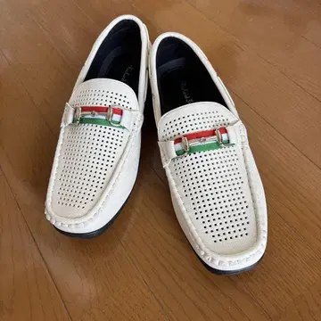 화이트 메쉬 로퍼