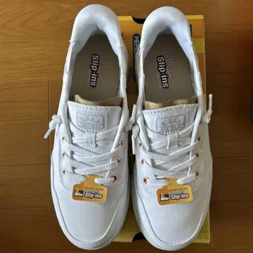 Skechers BOBS 화이트 슬립인 스니커즈 25cm