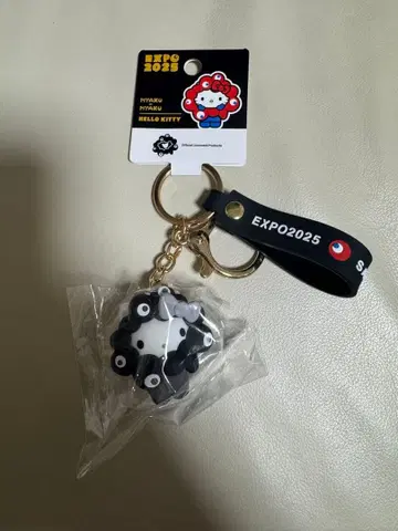 키티 오사카 만박 산리오 블랙 미야쿠미야쿠 변신 키링 키티
