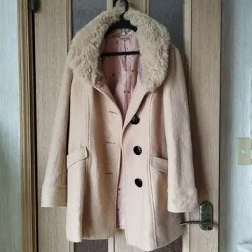 베이지 퍼 달린 울 코트